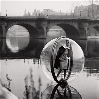 MELVIN SOKOLSKY (1933-2022) Bubble Bouquet, Paris, for Harpers Bazaar. 1963; printed 2011.